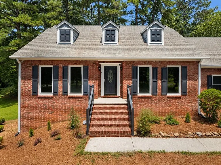 4521 S Roberts Dr — Photo 2