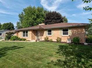 7944 S Verdev Dr, Oak Creek, WI 53154