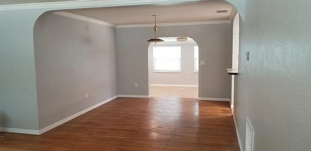 3 bed, 1052 sqft, $2,225 — Photo 1