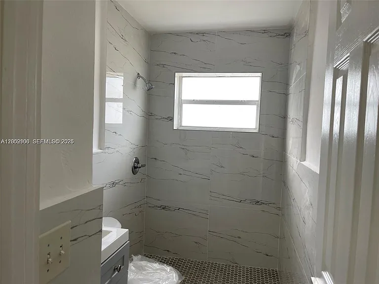 1013 NE 3rd Ave #3 — Photo 7