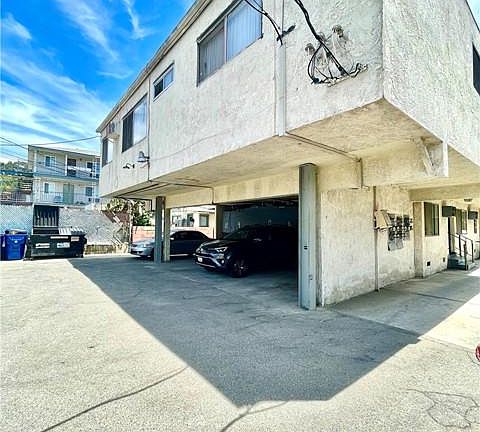3rd image of 3315 Andrita St
