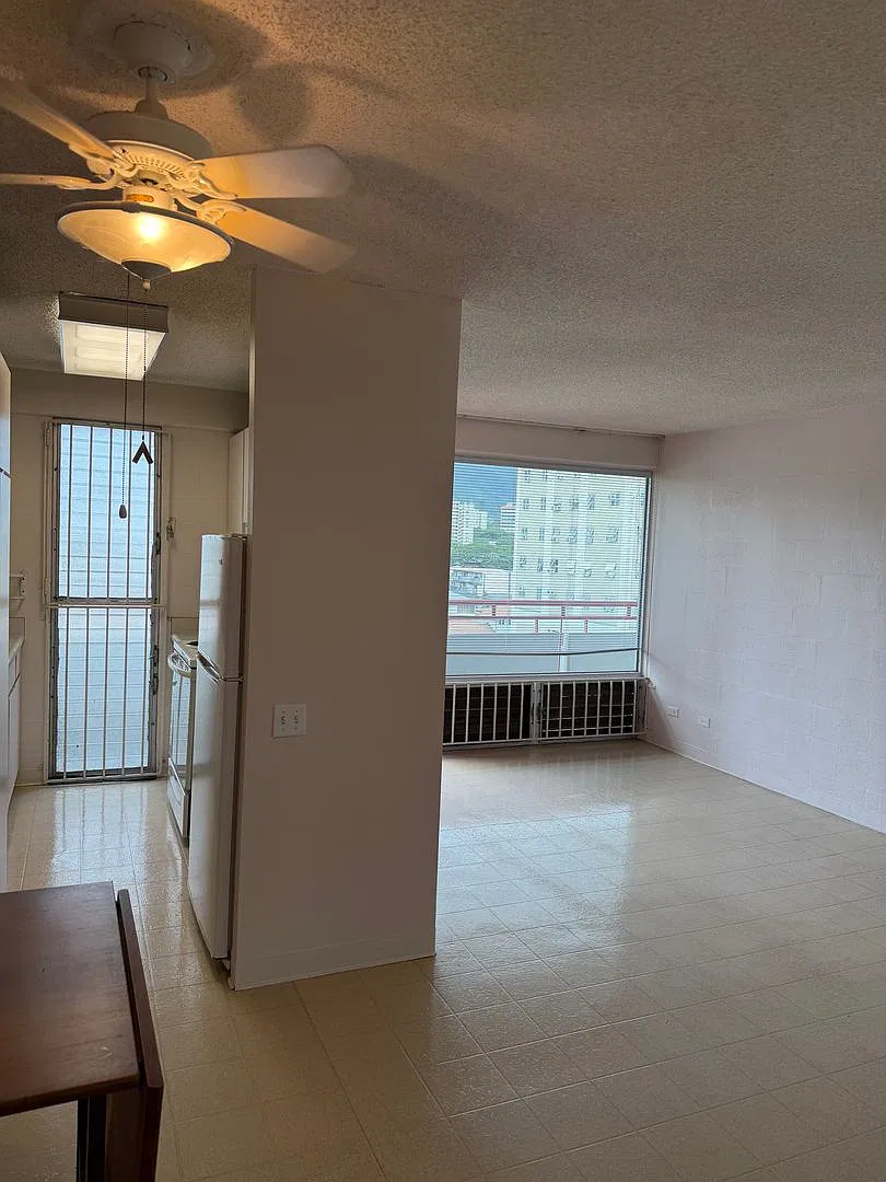 Desirable location - Spacious 1BR/1Ba/1 Prkg Near Ala Moana. Available Now! — Photo 3