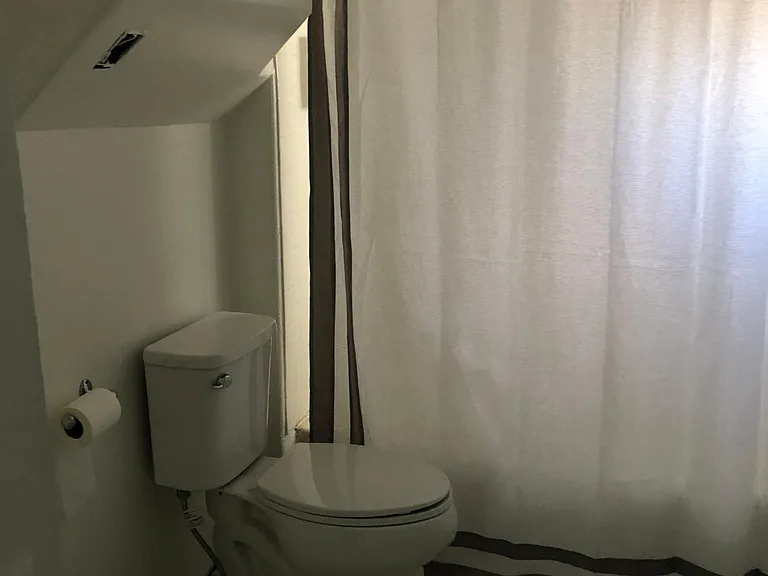 638 Emery St — Photo 5