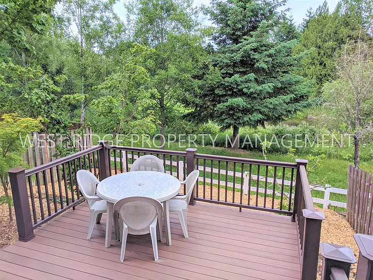 519 SW 207th Ave — Photo 3