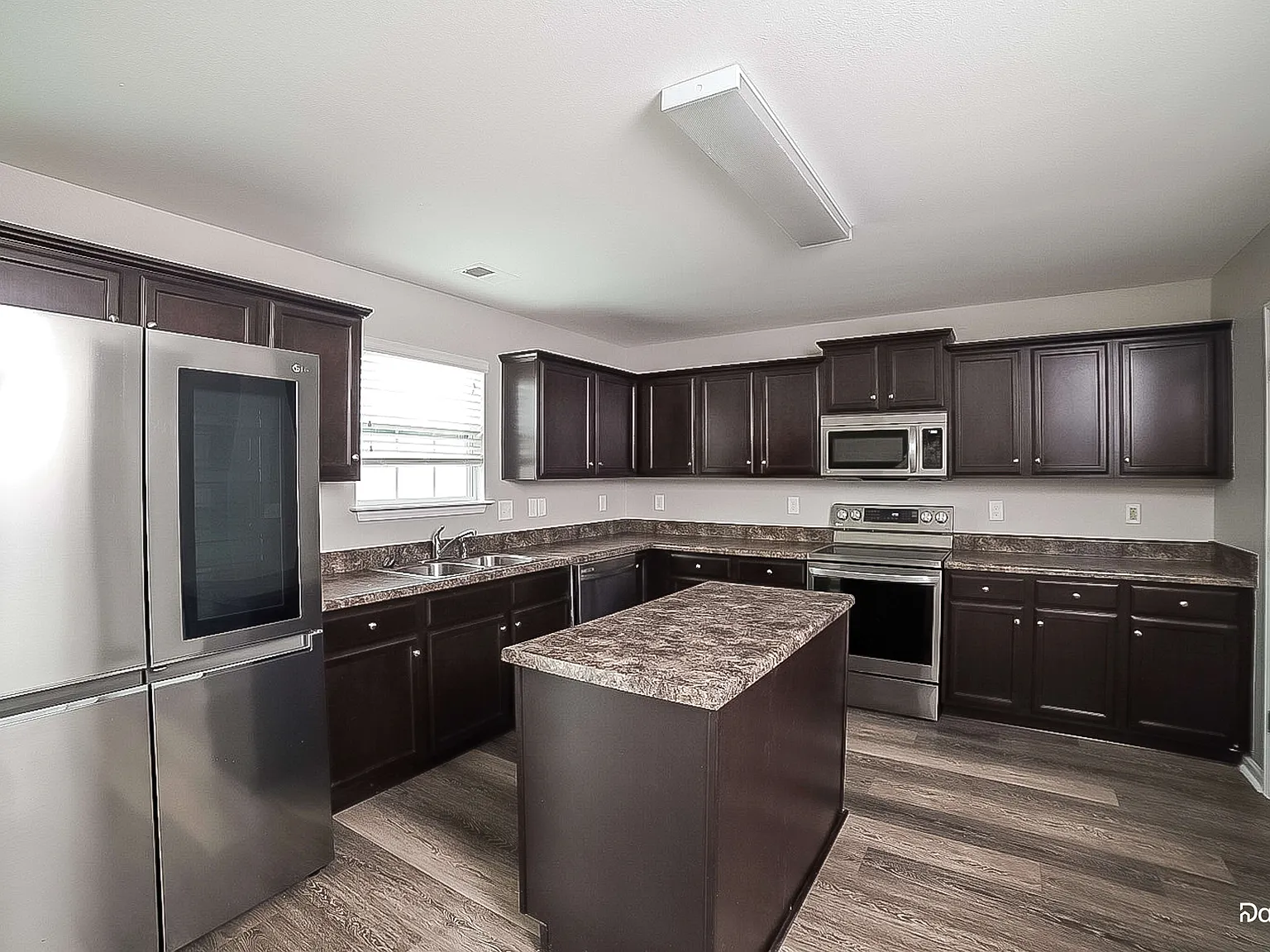 3 bed, 2.5 bath, 1736 sqft, $1,820 — Photo 3