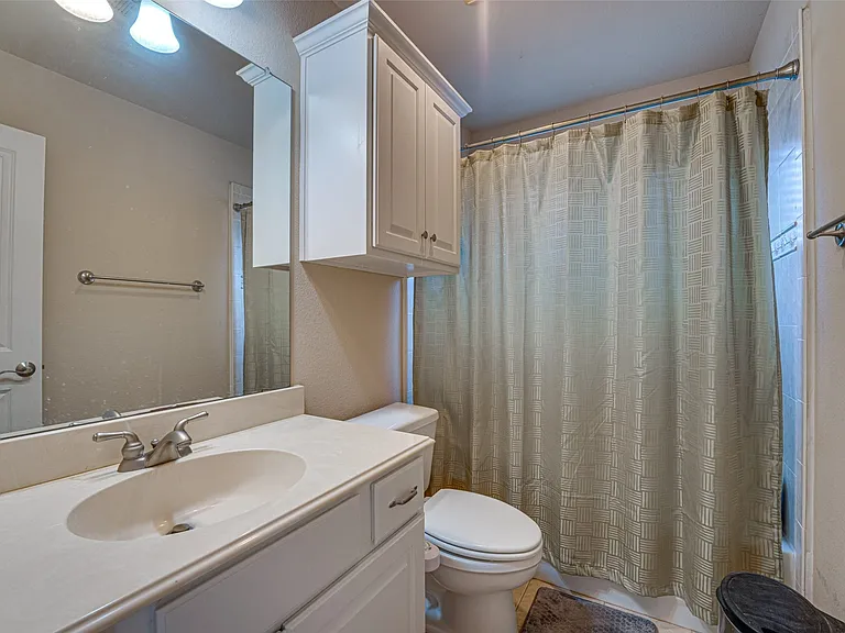 14 Center Ct — Photo 16