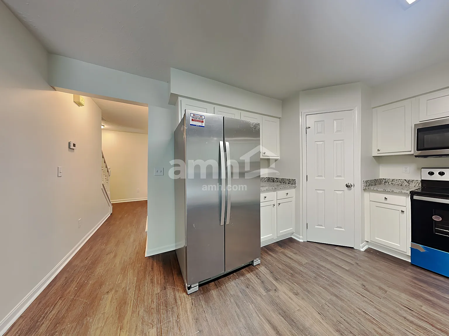 3 bed, 3.5 bath, 2412 sqft, $2,600 — Photo 4