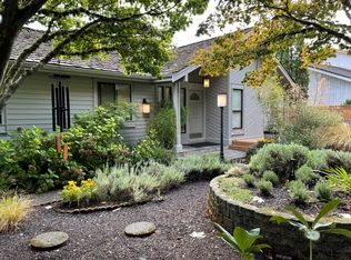 18605 NE 16th St, Bellevue, WA 98008