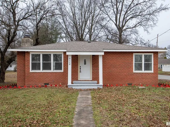 924 N Almond St, Carbondale, IL 62901