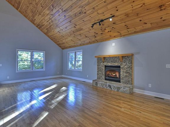 5th image of 589 Myna Dr