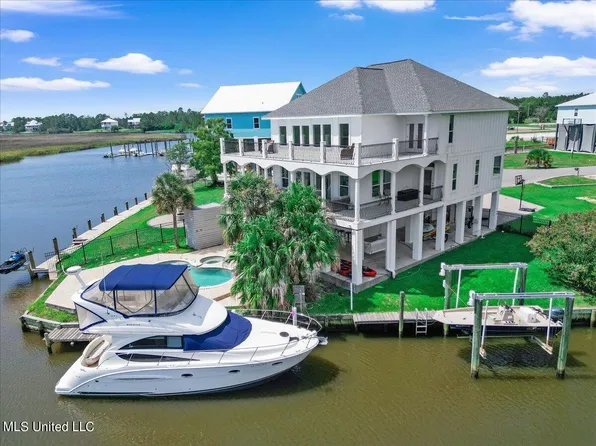 3520 Lumahai Pl, Diamondhead, MS 39525