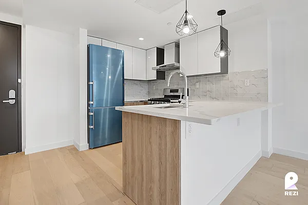 Rented by REZI | media 2