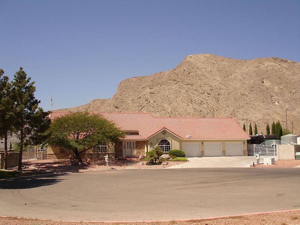 Front Of House w/RV Parking On Both Sides