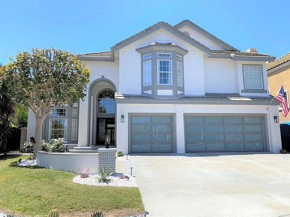 27091 Falling Leaf Dr