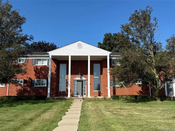 1099 Tienken Ct APT 204, Rochester, MI 48306