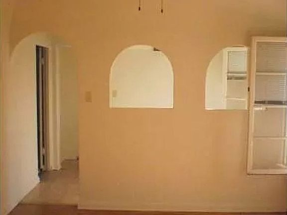 4th image of 204 Covina Ave #1/2