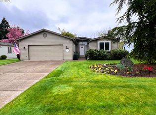 139 Village Dr, Cottage Grove, OR 97424