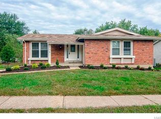 679 Cedar Run Dr, Ballwin, MO 63021