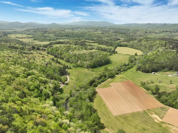 249 Highlands Bluff Rd, Tellico Plains, TN 37385