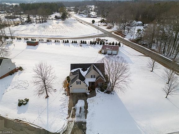 2nd image of 126 Crystal Ridge Dr