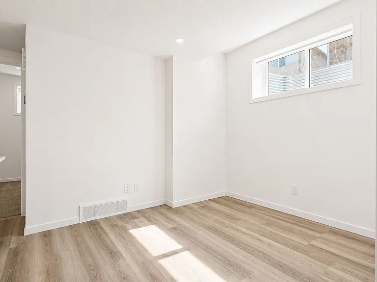 25B Yorkstone Row SW #25B — Photo 7