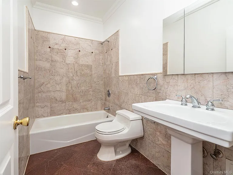 26 Summit Ave #2 — Photo 18