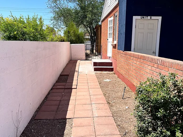 2220 E Grant Rd — Photo 11