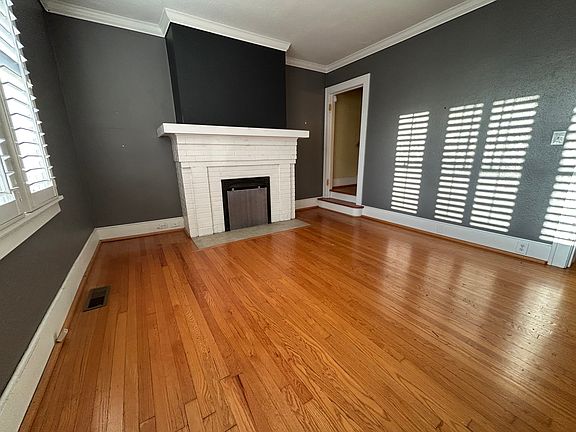 4th image of 1135 W 4th St