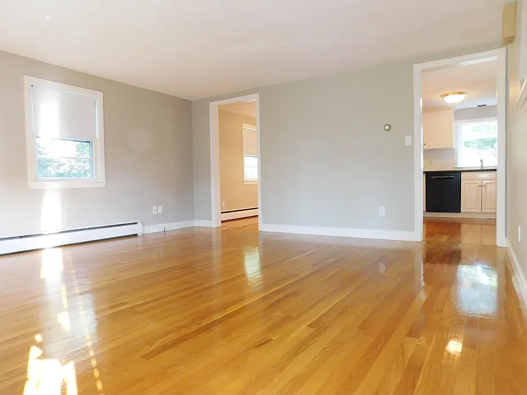 62 Wentworth St — Photo 3