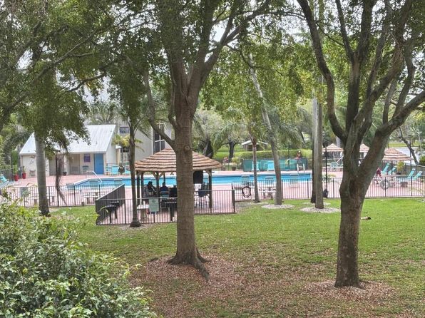 2112 S Cypress Bend Dr APT 203
