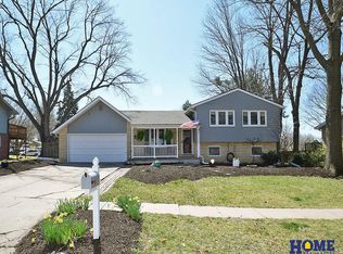 7821 Sandalwood Dr, Lincoln, NE 68510