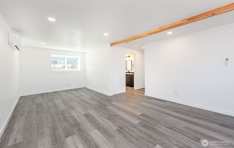5th image of 320 E Lopez Avenue