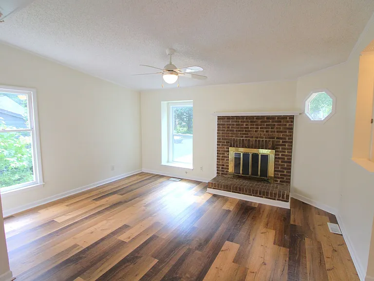 3032 Chenango Dr — Photo 5