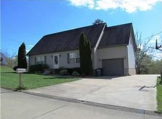 13 Oakvale Rd, Hurricane, WV 25526