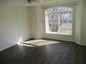5th image of 914 S 2b St SE