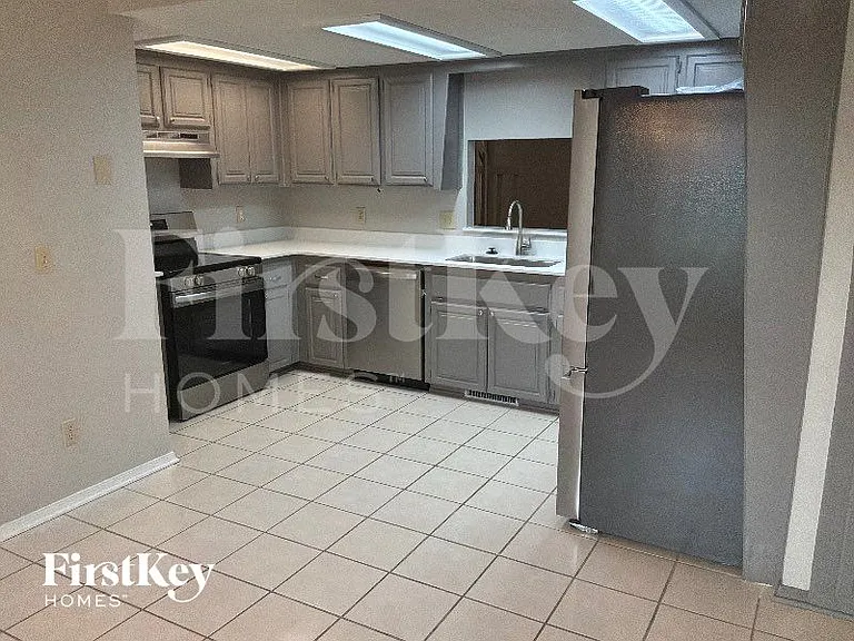1008 Sennybridge Dr — Photo 6