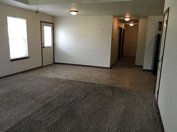 4th image of 120 SE Rock Garden Ln