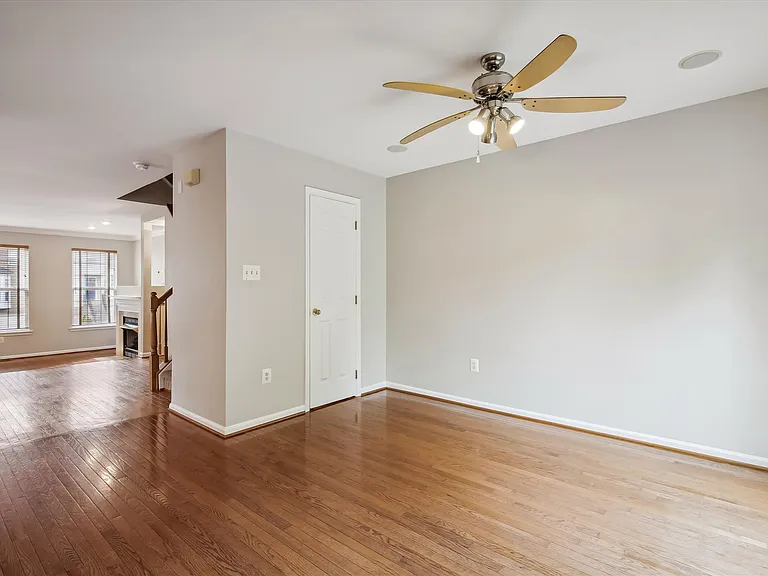 6733 Sullivan Way — Photo 22