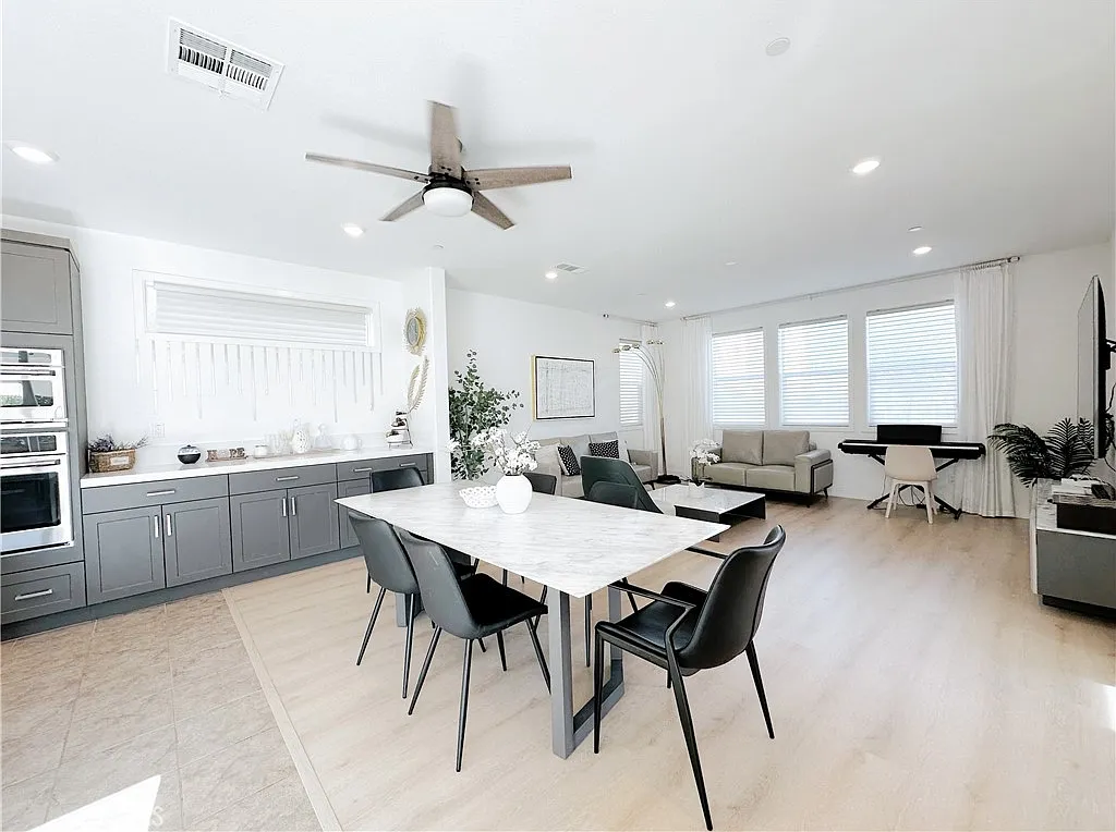 4 bed, 2656 sqft, $7,500 — Photo 4