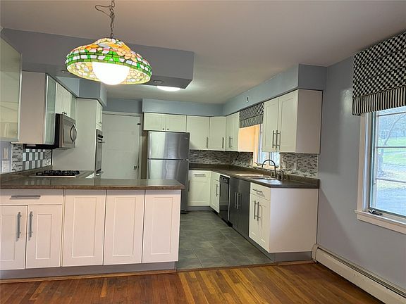 2nd image of 76 Blackstone Ave