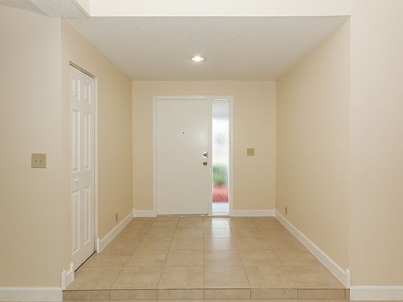 5th image of 8550 NW 51st Ct