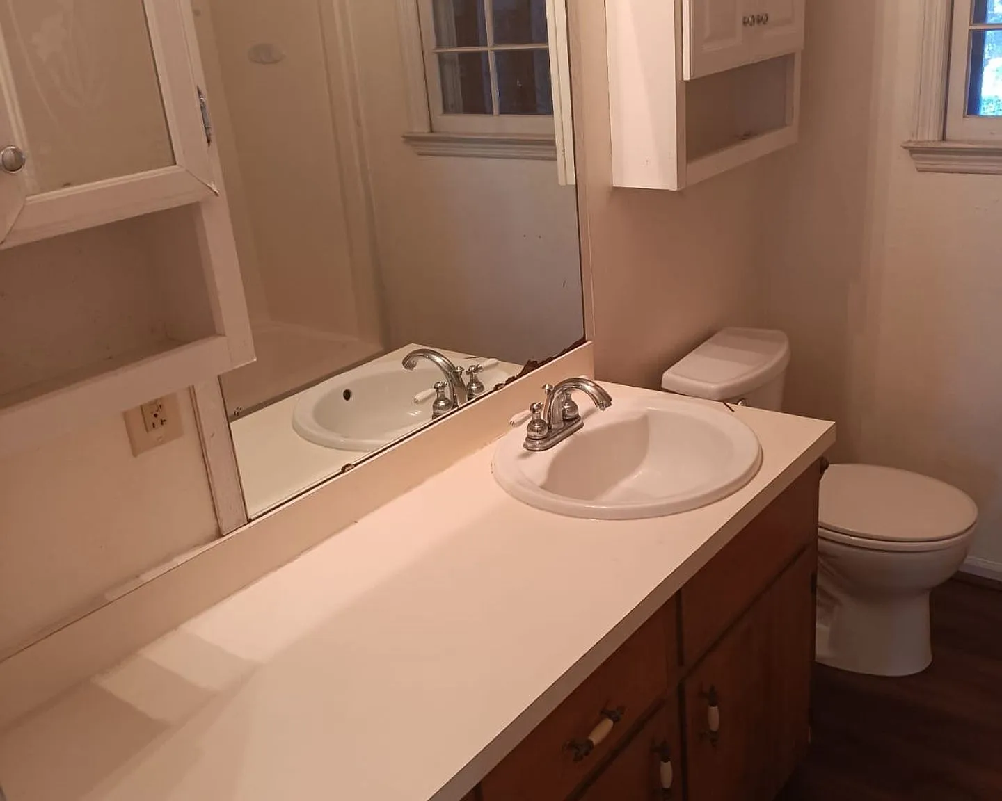 3 bed, 964 sqft, $1,300 — Photo 2