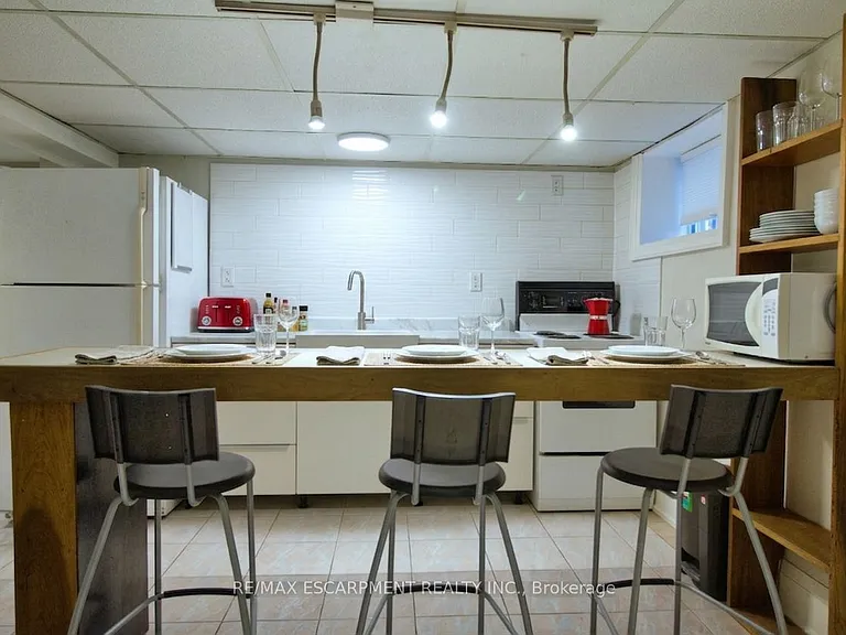70 Spadina Ave #3 — Photo 8