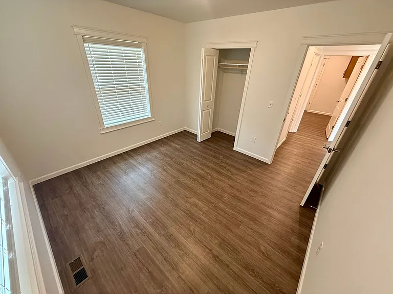 1329 Elm St — Photo 32