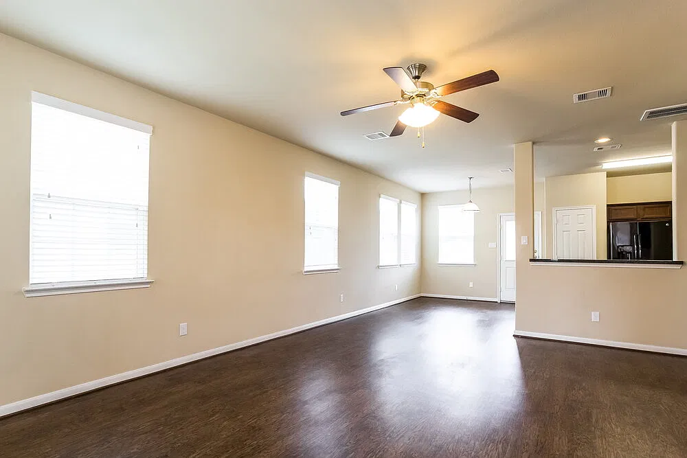 4 bed, 2.0 bath, 2153 sqft, $2,195 — Photo 2