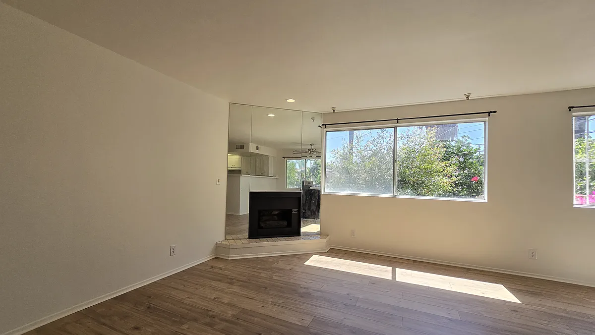 Building Photo - 11837 Courtleigh Dr #10