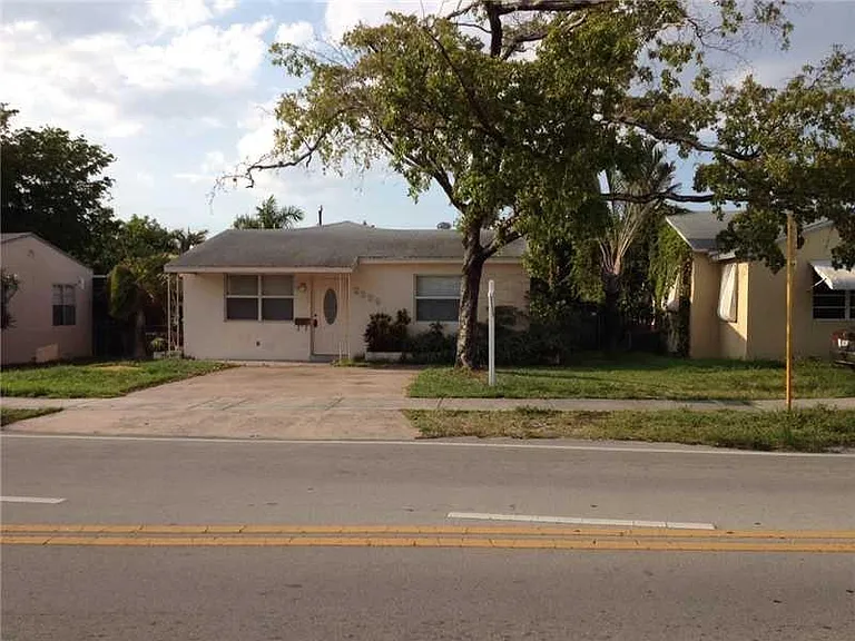 2339 Taft St — Photo 14