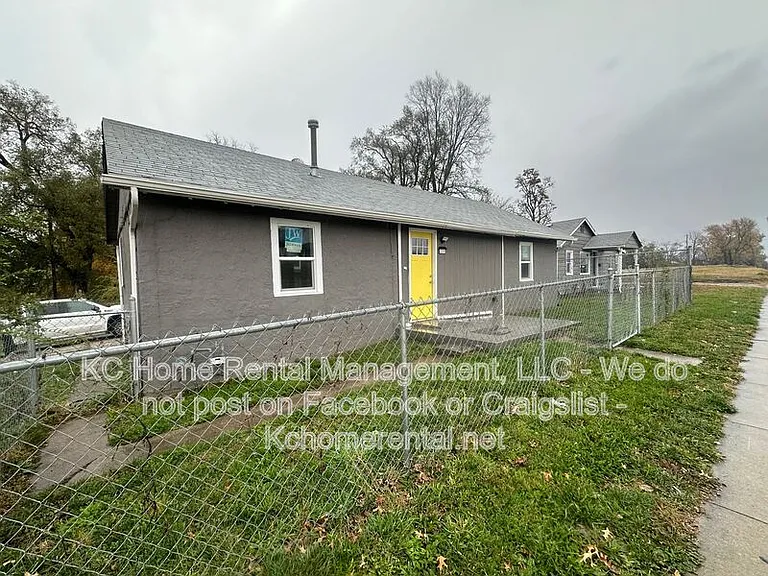 1200 E 23rd St S — Photo 2