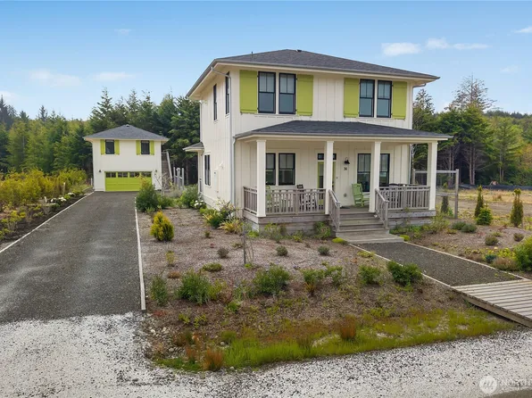 36 Easthaven Street, Pacific Beach, WA 98571