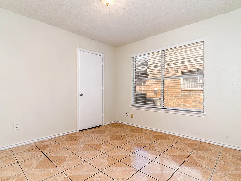 1810 Cedar Ridge Dr — Photo 14